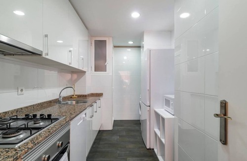 Sant Andreu de Palomar Apartment | Cozy 3 bedrooms in a residential area
