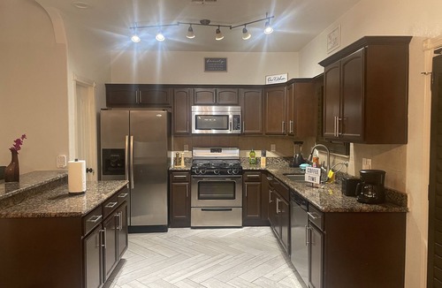 Biggs Field House | Cozy 3 BR Home. Hidden gem