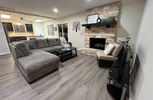 Taylor House | Cozy 3 BR + screened porch & FP