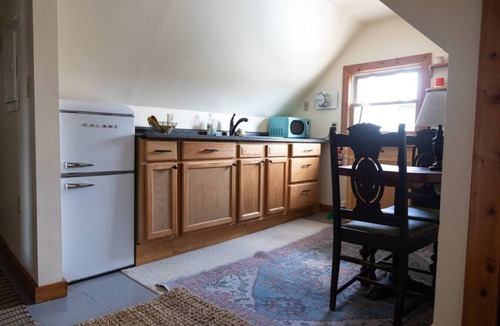 Northwest Harwinton Apartment | Cozy 3 Flr Private 1 Bdrm Apt Tree Line View