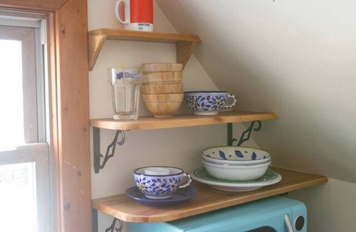 Northwest Harwinton Apartment | Cozy 3 Flr Private 1 Bdrm Apt Tree Line View