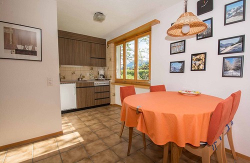 Adelboden House | Cozy 3-room holiday apartment combined with a studio in a quiet location.