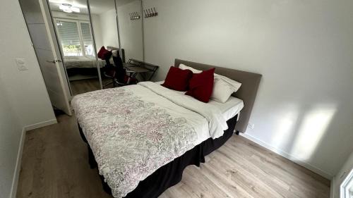 Noisy-le-Grand Apartment | Cozy 3 rooms with terrace between Paris & Disney