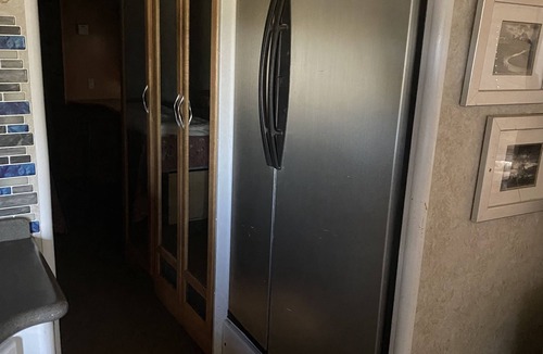 Millersview House | Cozy 38 foot RV minutes from Lake Ivie with boat parking/plug