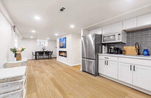 Lakeland North House | Cozy 3B1B Lower Unit with Waterfront Views