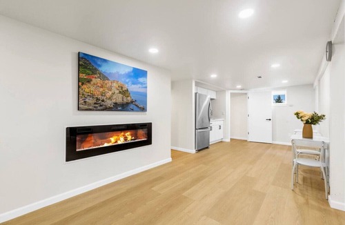 Lakeland North House | Cozy 3B1B Lower Unit with Waterfront Views