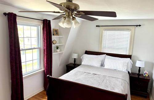 South Bend House | Cozy 3BD/1.5 BA 3 mi from ND campus.