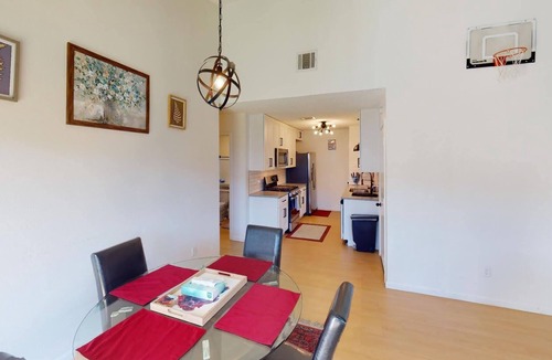 McKinney House | Cozy 3bd Southeast Austin - close to everything!