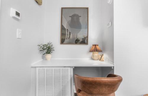 Durham House | Cozy 3BD with Air Hockey, BBQ - Near Duke University