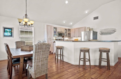 Leeward Sands House | Cozy 3bdr Sleeps 8