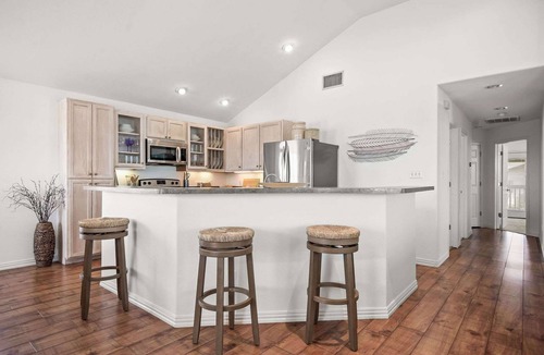 Leeward Sands House | Cozy 3bdr Sleeps 8