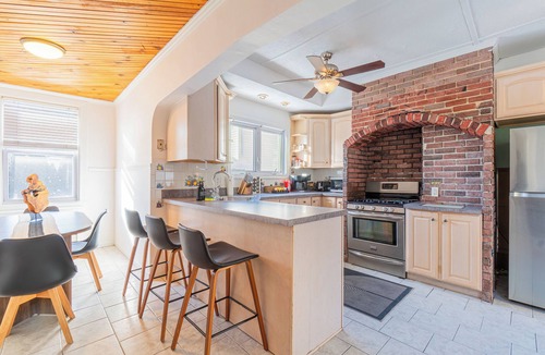 South Medford Apartment | Cozy 3Bed only 4min from tufts-10min from downtown Boston