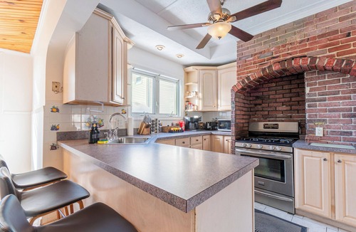 South Medford Apartment | Cozy 3Bed only 4min from tufts-10min from downtown Boston