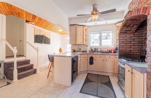 South Medford Apartment | Cozy 3Bed only 4min from tufts-10min from downtown Boston