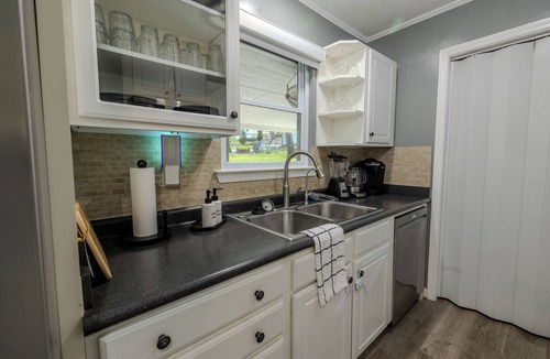 Athens House | Cozy 3BR/2BA Home + Office Space Fire Pit Patio