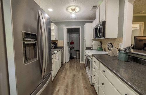 Athens House | Cozy 3BR/2BA Home + Office Space Fire Pit Patio