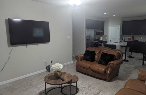 Central Southwest House | Cozy 3BR-2BA Near Downtown/NRG Med Center + WiFi