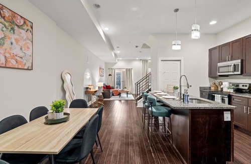 Fairmount Apartment | Cozy 3BR Apartment With Roofdeck Steps to Subway