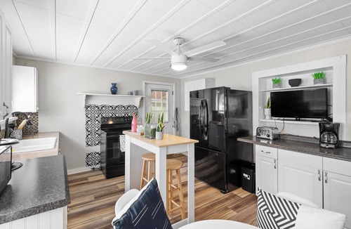 Calhoun House | Cozy 3BR Calhoun Home Yard Long Stays