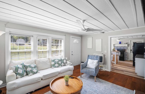 Calhoun House | Cozy 3BR Calhoun Home Yard Long Stays