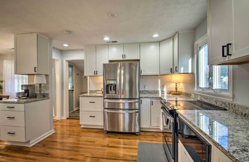 Nellysford Cottage | Cozy 3BR cottage near Nelson 151 with a private hot tub, fire pit, yard games, and inviting gathering spaces. Perfect for relaxed wine weekends, family trips, and Blue Ridge getaways.