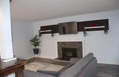 Downtown Apartment | Cozy 3BR Downtown Fredericton Home with Parking