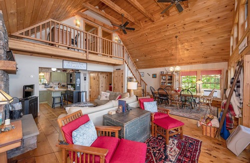 South Effingham House | Cozy 3BR+Enjoy Fall+Mountain & Lakefront Views