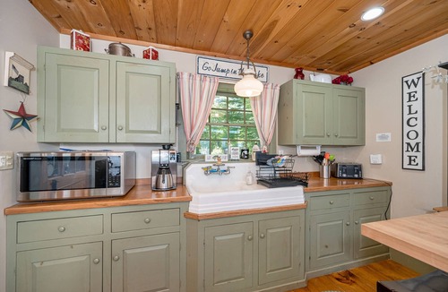 South Effingham House | Cozy 3BR+Enjoy Fall+Mountain & Lakefront Views