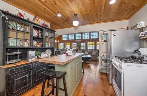 South Effingham House | Cozy 3BR+Enjoy Fall+Mountain & Lakefront Views