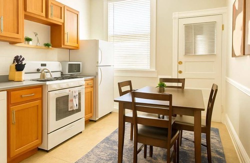 North Center Apartment | Cozy 3BR Gem in North Center