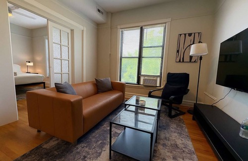 North Center Apartment | Cozy 3BR Gem in North Center