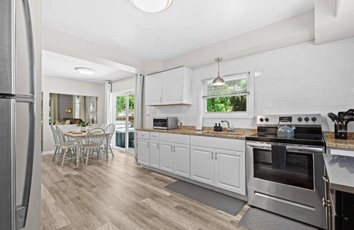 Anchorville House | Cozy 3BR Getaway with Hot Tub, Firepit & BBQ