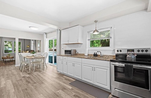 Anchorville House | Cozy 3BR Getaway with Hot Tub, Firepit & BBQ