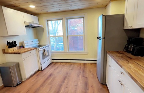 North Lake George Apartment | Cozy 3BR Getaway Near Lake George & Lake Champlain- Pet Friendly-Sleeps 8!