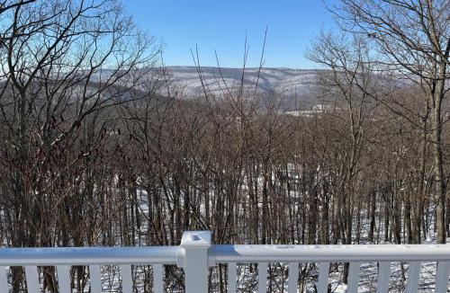 Cornwall House | Cozy 3BR Home - Hudson Valley views near Woodbury Commons