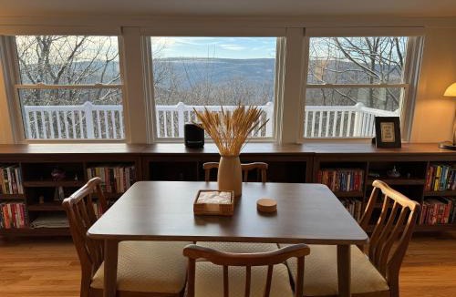Cornwall House | Cozy 3BR Home - Hudson Valley views near Woodbury Commons