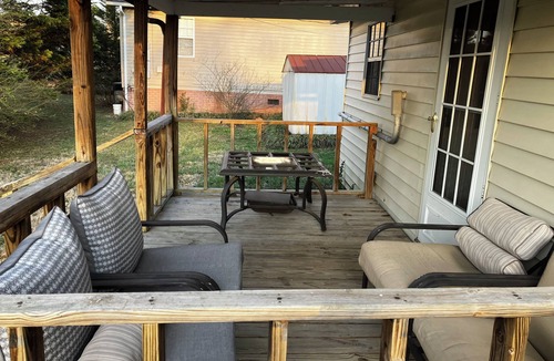 Athens House | Cozy 3BR Home, Patio + Firepit, Sleeps 6