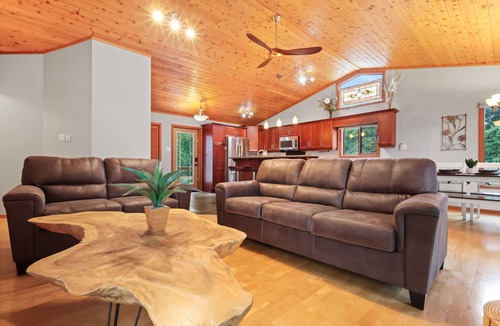 Onanole Cottage | Cozy 3BR Lakefront Retreat Featuring Sauna, Hot Tub, Kayaks