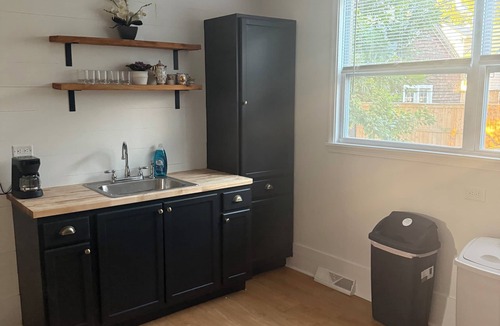 Buffalo House | Cozy 3BR Lower Unit home in South Buffalo Near Downtown