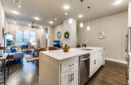 Old East Dallas Villa | Cozy 3BR Luxury Townhome Near Uptown Skyline