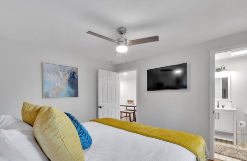 Enderly Park House | Cozy 3Br Near Uptown!