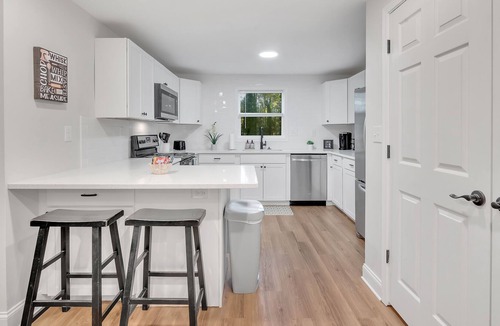 Enderly Park House | Cozy 3Br Near Uptown!