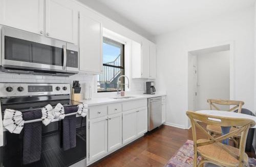 West End Apartment | Cozy 3BR Near Vanderbilt & Downtown| Parking