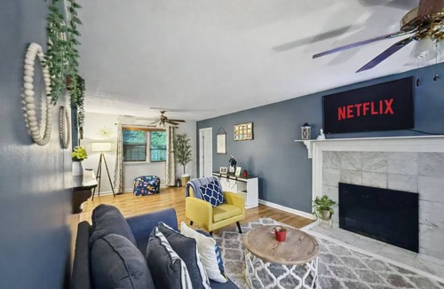 Raleigh House | COZY 3BR Ranch w/King Suite, N. Raleigh- Serene. Fur Friendly-Fenced