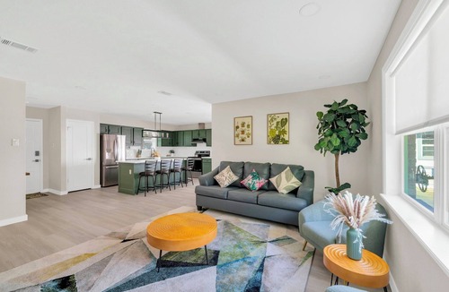 Manvel House | Cozy 3BR Retreat, close to Houston & Med Center