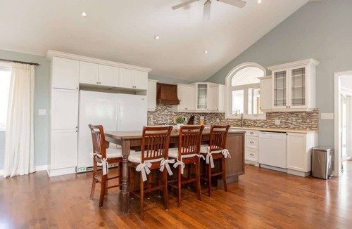 Barrie House | Cozy 3BR Retreat Near Centennial Beach
