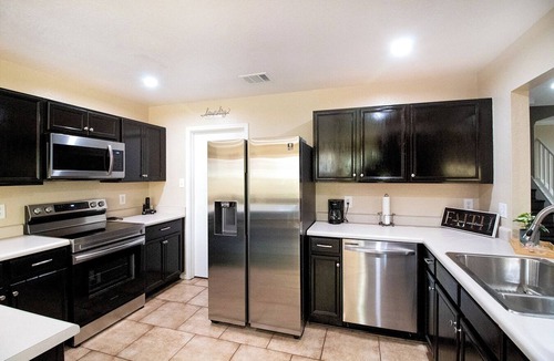 Converse House | Cozy 3BR Retreat w/Amazing Outdoor Deck Near Randolph AFB & JBSA Ft. Sam Houston