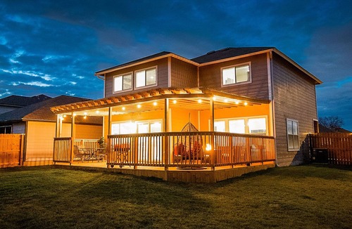Converse House | Cozy 3BR Retreat w/Amazing Outdoor Deck Near Randolph AFB & JBSA Ft. Sam Houston