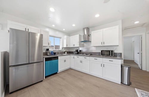 Pico-Union Apartment | Cozy 3BR w/Patio Near Koreatown & DTLA
