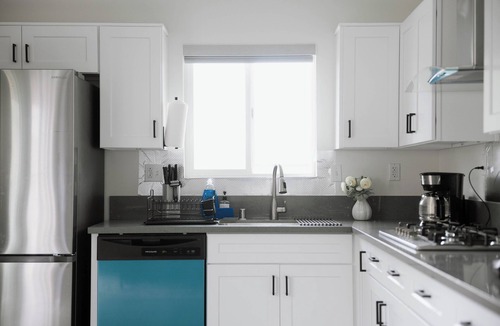 Pico-Union Apartment | Cozy 3BR w/Patio Near Koreatown & DTLA